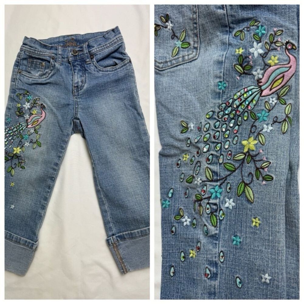 Justice GIRL Cropped Jeans with Embroidery. Kid Size - 7 Slim (A138)